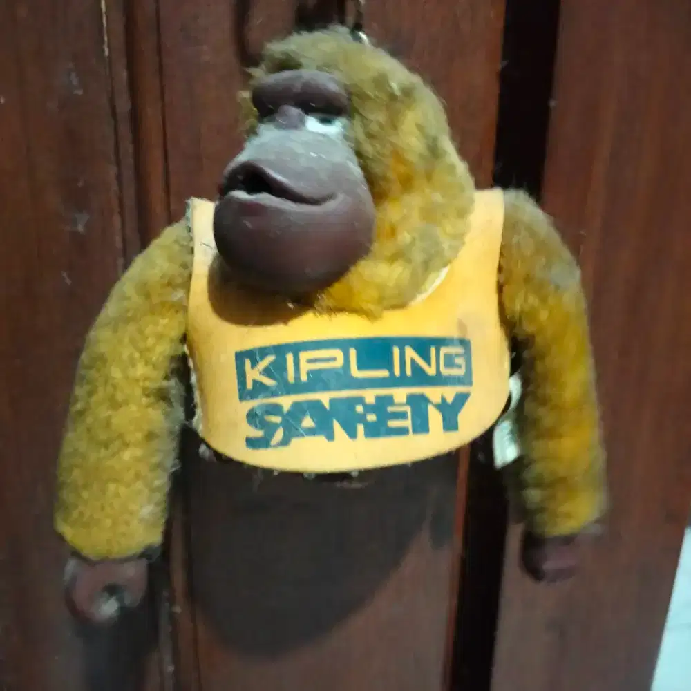 Tas Sling Bag Kippling Adventure