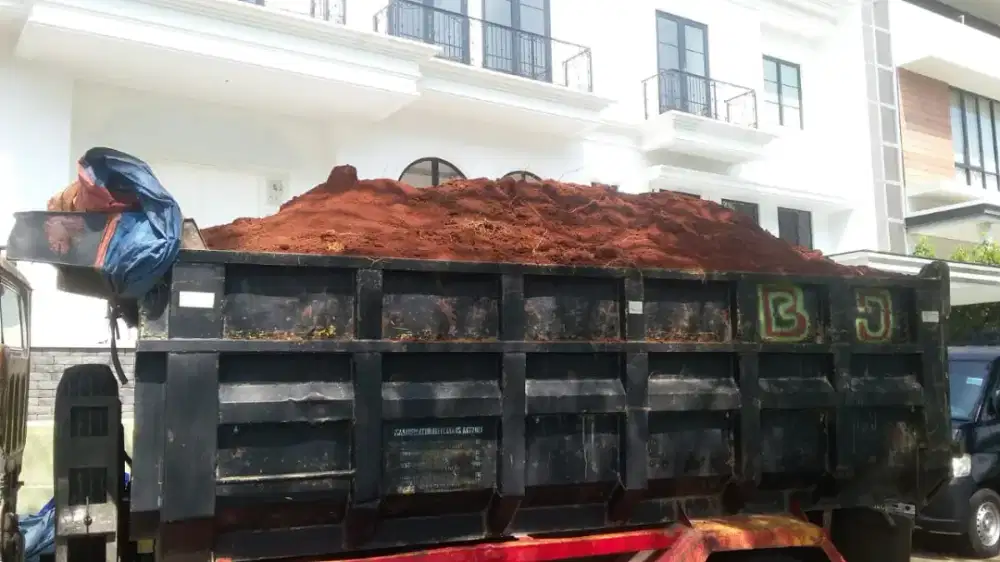 Tanah merah campur pengurugan urug buang puing sampah urugan puing