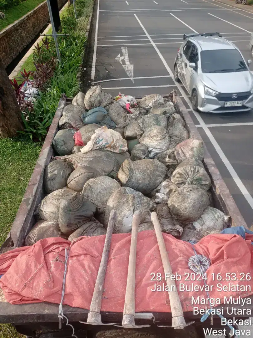 Tanah merah campur Pengurugan urug buang puing sampah urugan