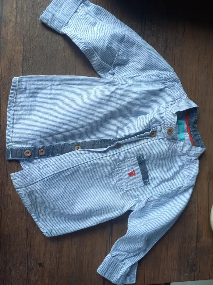 Dijual kemeja strips garis putih biru bayi laki2 usia 6 s/d 12 bulan