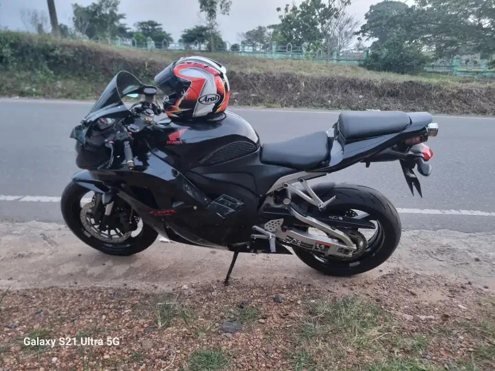 Jual moge cbr 600 2011 black