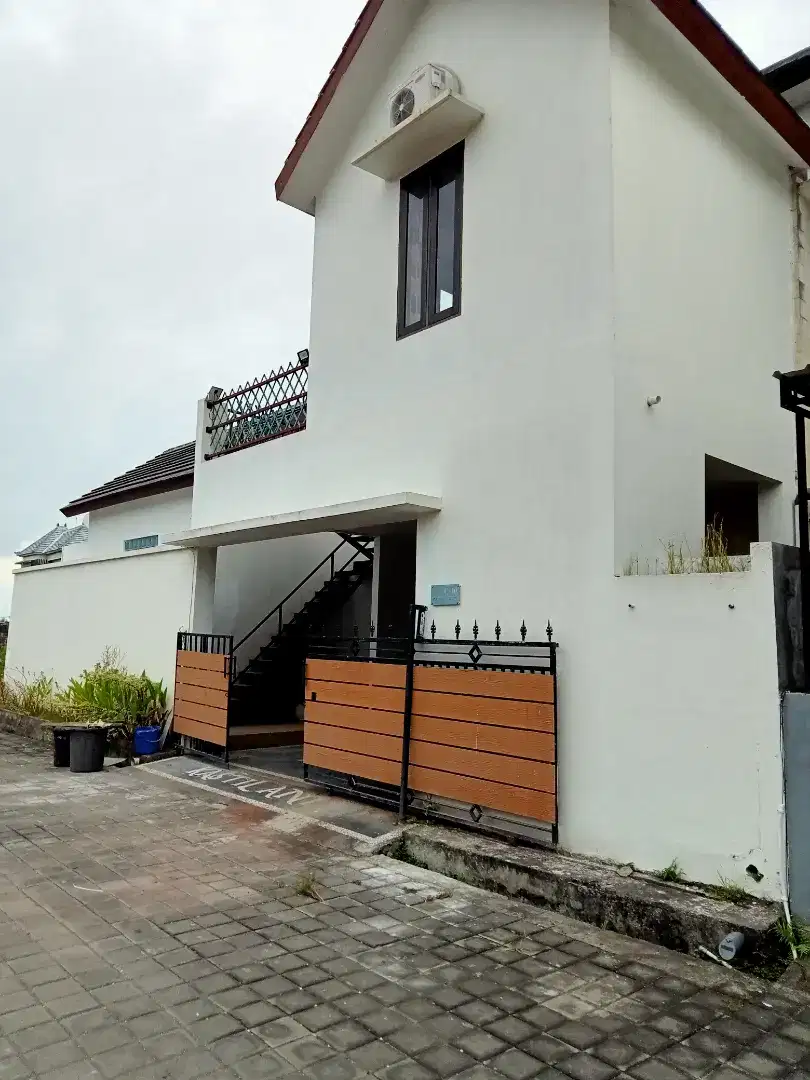 dijual villa  dengan  swimming pool