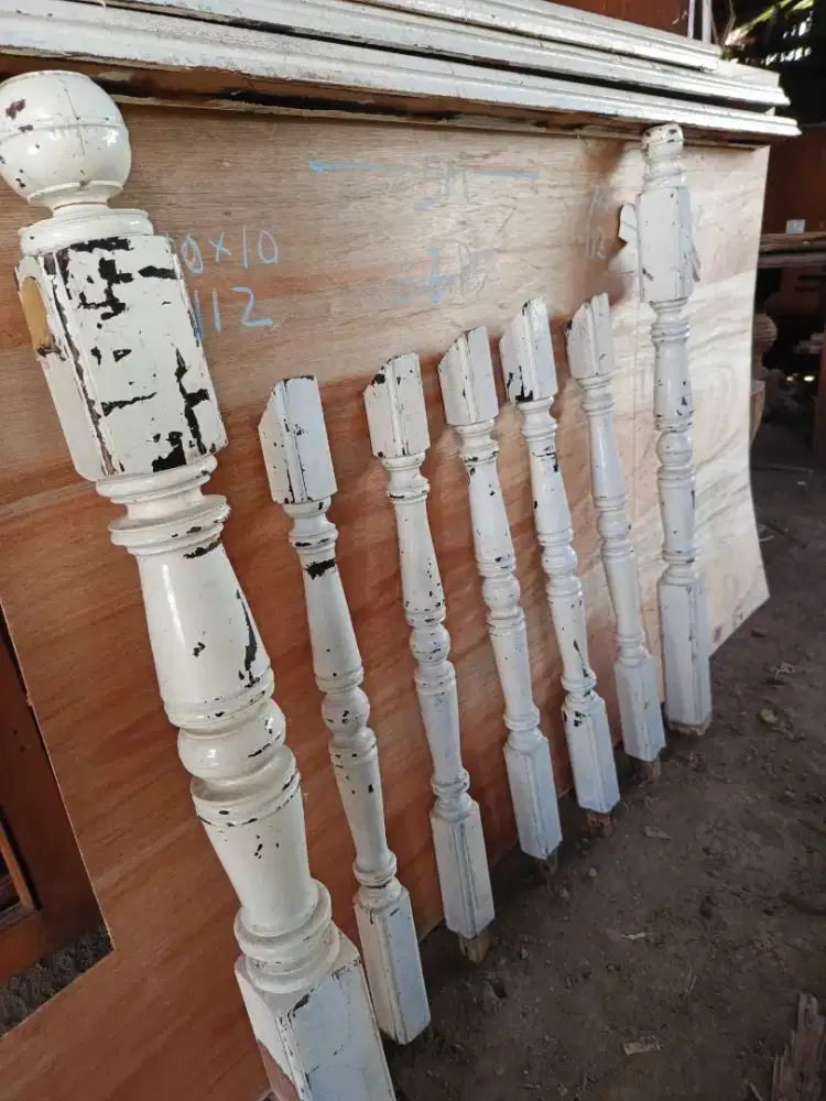 Ornamen ukiran dan Bubutan railing tangga