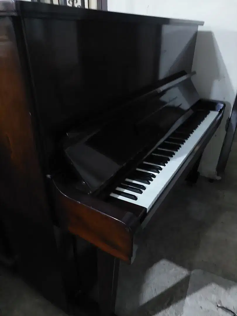 Piano Murah Merk Belton ( coklat)