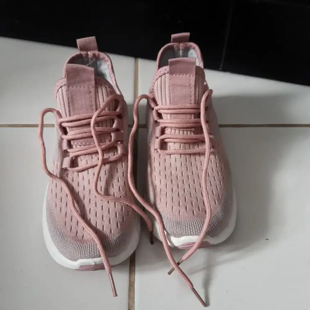 Sepatu casual wanita sepatu sport sneakers