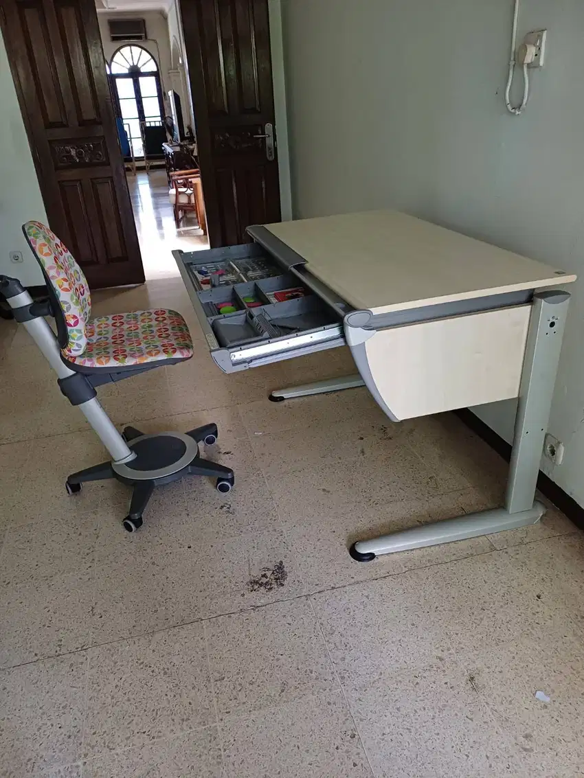 Meja + Kursi Belajar Anak Moll Runner Classic Comfort