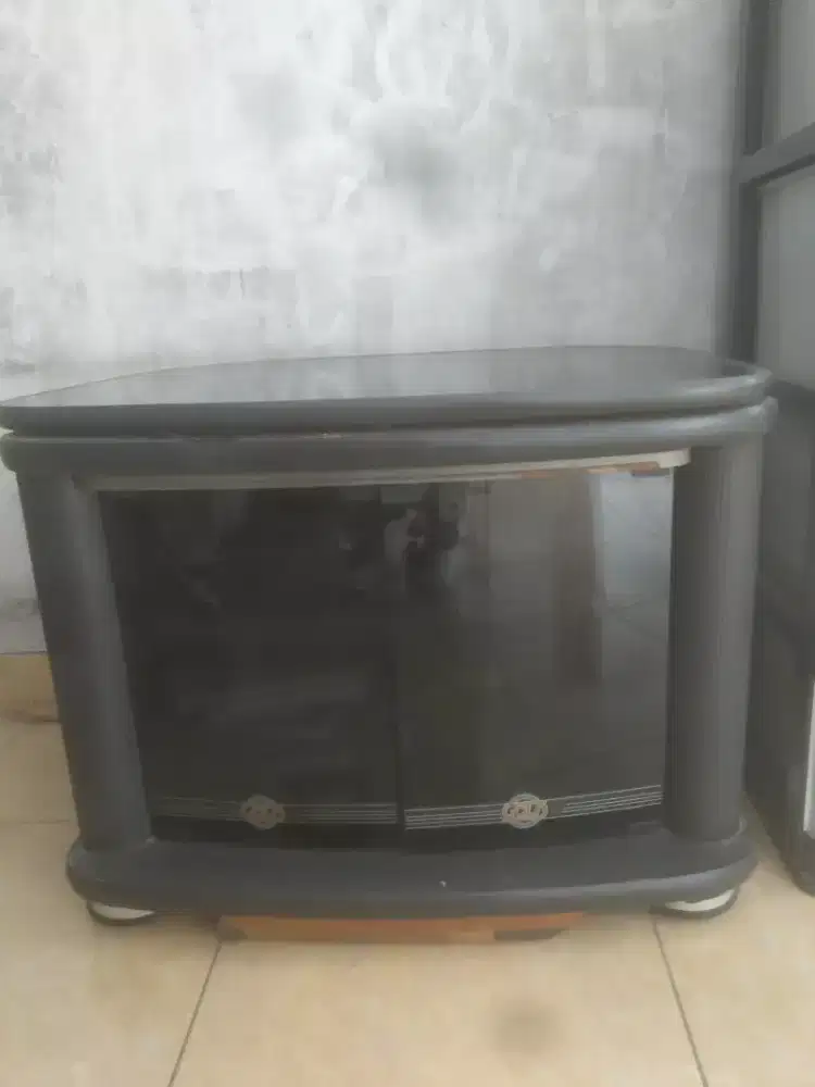 Meja TV kondisi mulus