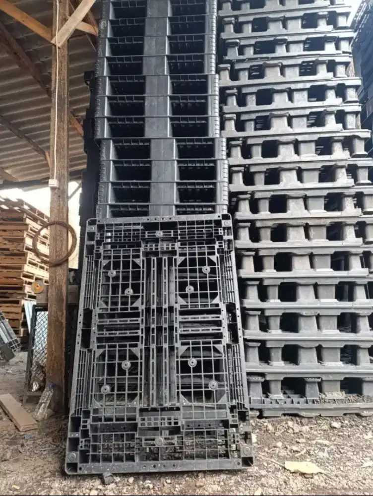 Palet plastik bekas serbaguna