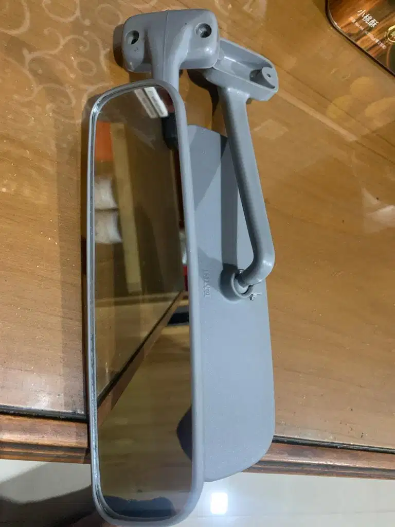 Spion dalam hardtop