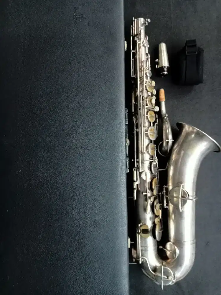 Jual beli saxophone tenor