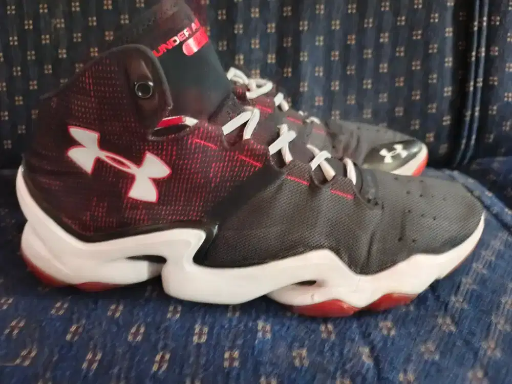 sepatu running basket under armour size 44 insole 28,5cm masih mulus