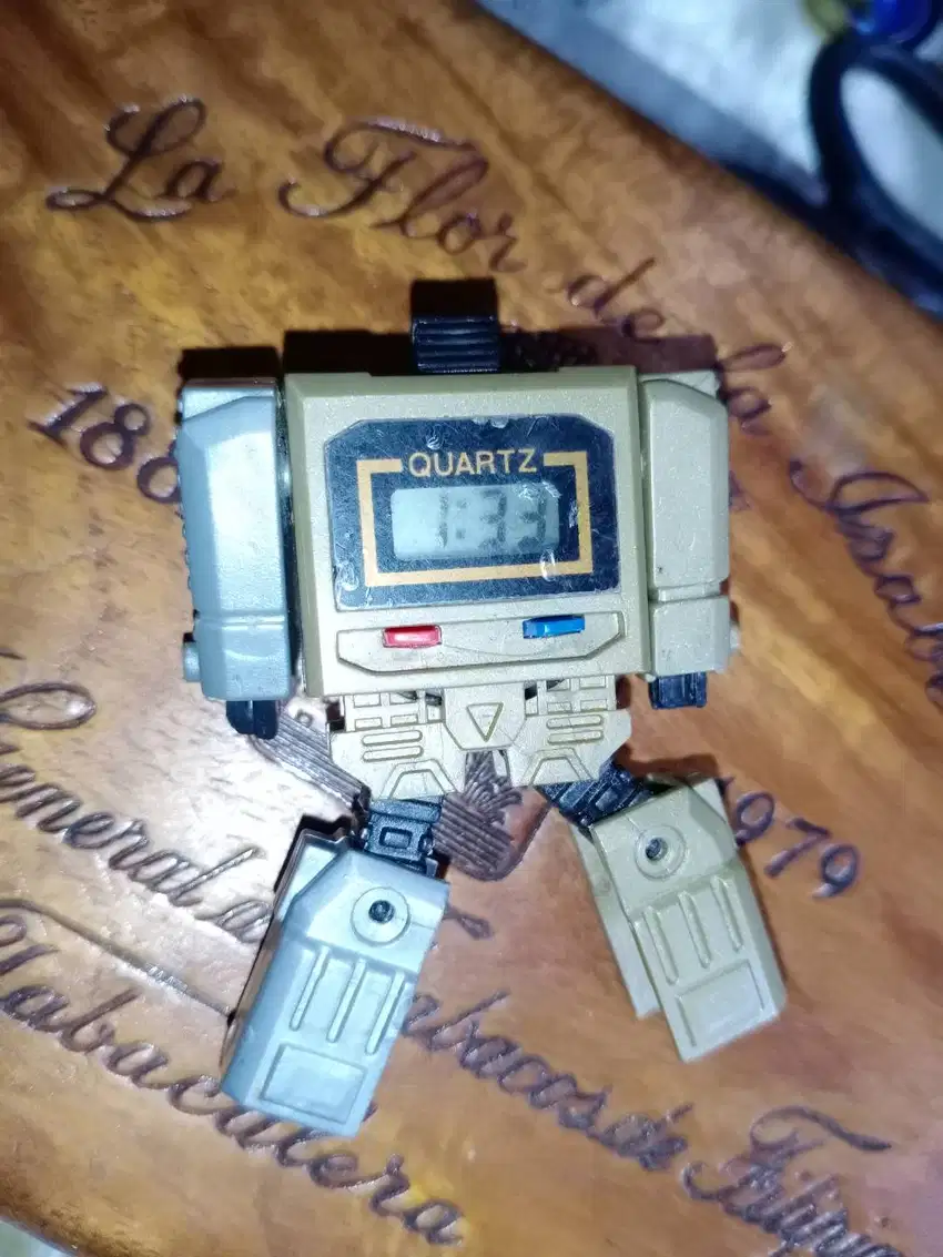 Jam tangan robot quartz warna abu