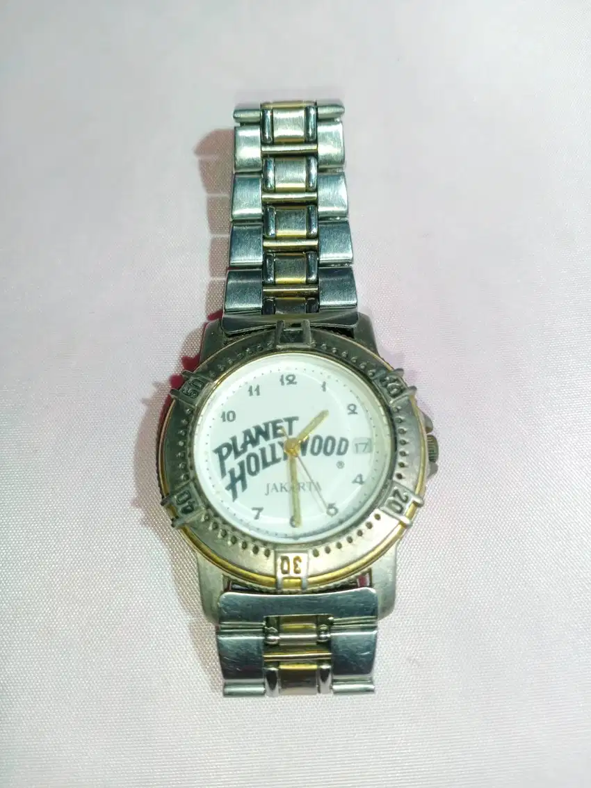 Jam tangan Planet Hollywood