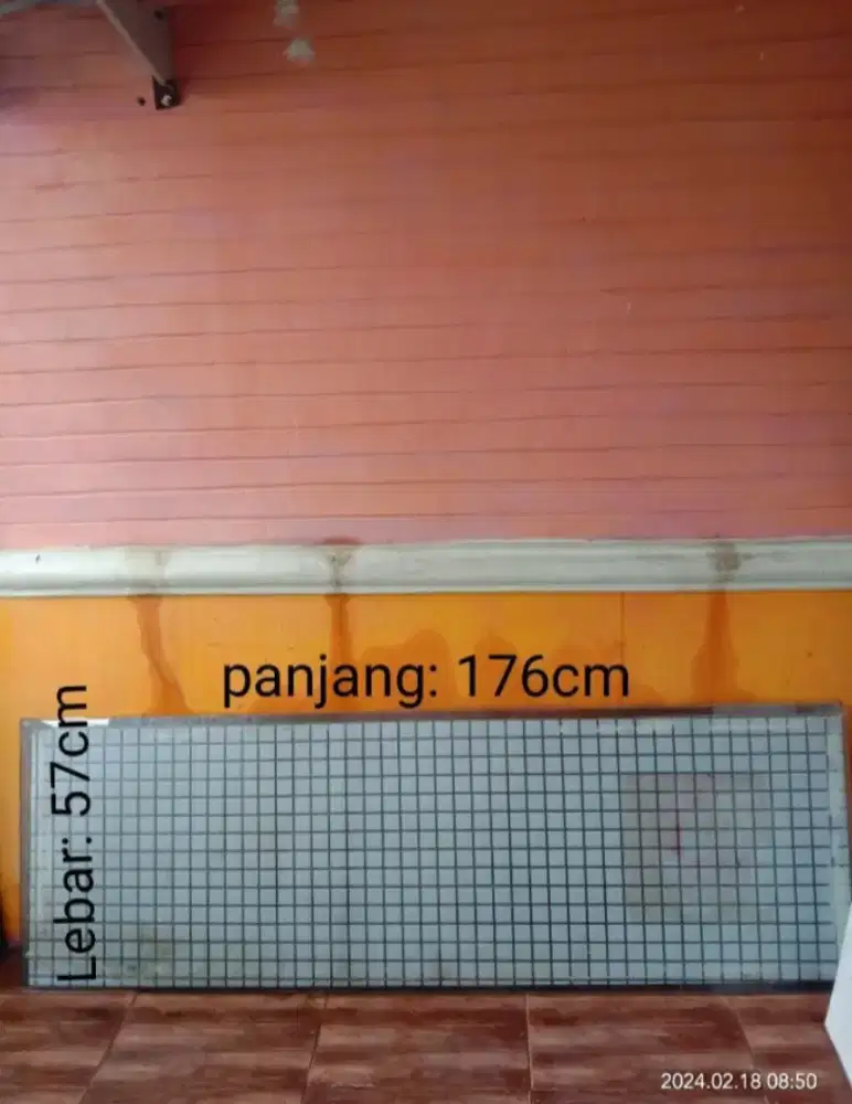 kaca jendela bekas kantor