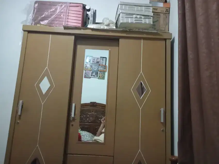 Lemari pakaian 3 pintu