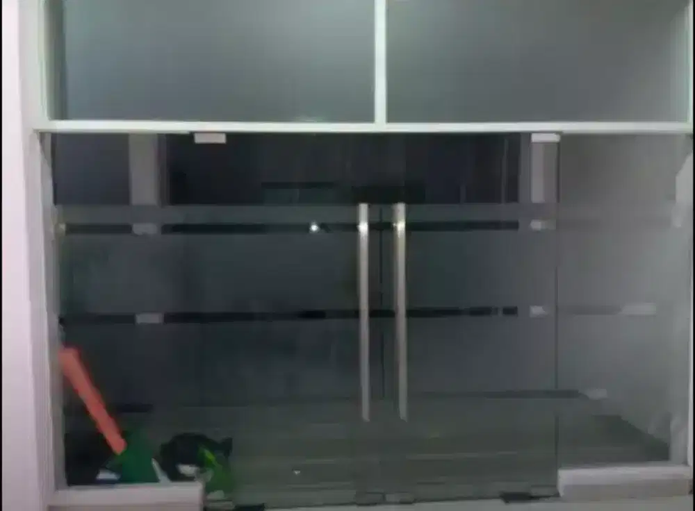 Terima pasang stiker sanblas dn kaca film utk kantor dlm jumlah besar