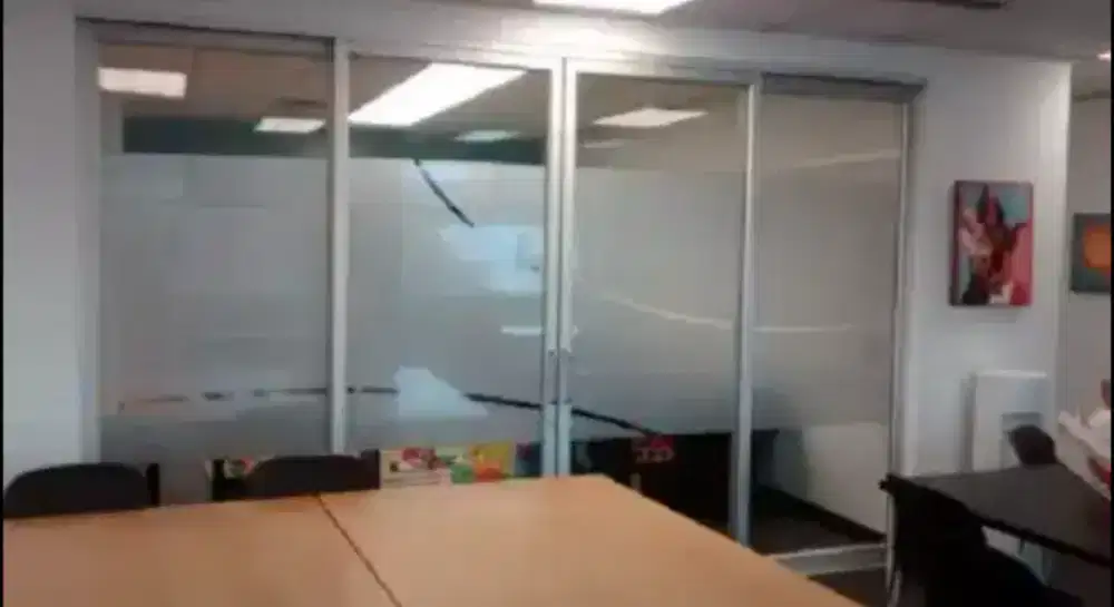 Temukan suasana baru PD ruangkantor dg stiker sanblas kaca film