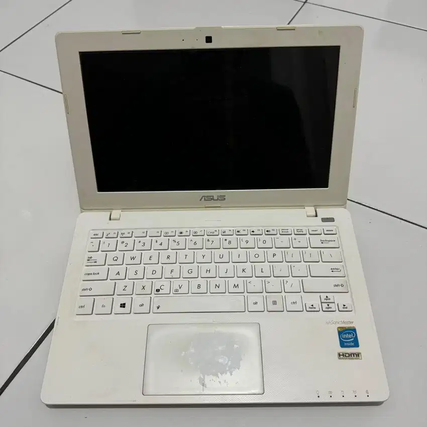 Notebook Asus Putih