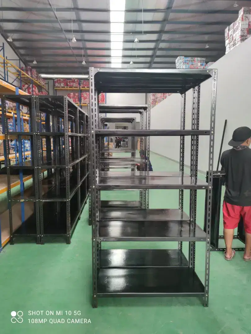 rak besi warna full hitam siap kirim ya bos