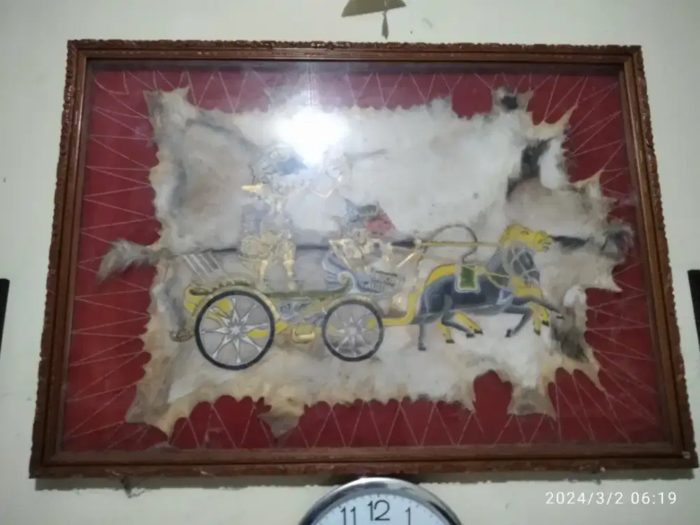 Wayang kulit pigura ukir kaca