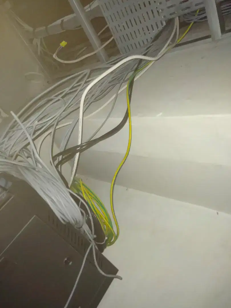 Penarikan kabel data,wifi,cctv dan perapihan server