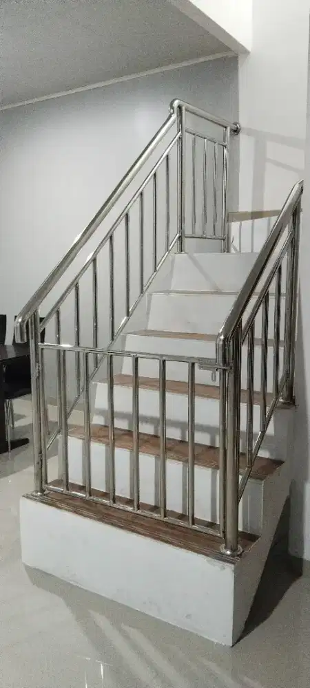 Stenlis kaca mengerjakan reling tangga, balkon,kanopi termurah