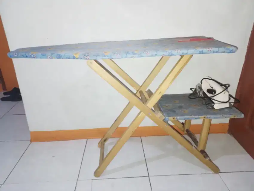 Meja setrika, bahan kayu kuat, P120cm L35cm T100cm, kondisi ok, nego