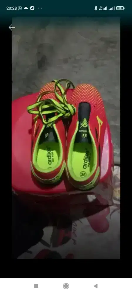 Dijual sepatu futsal warna merah