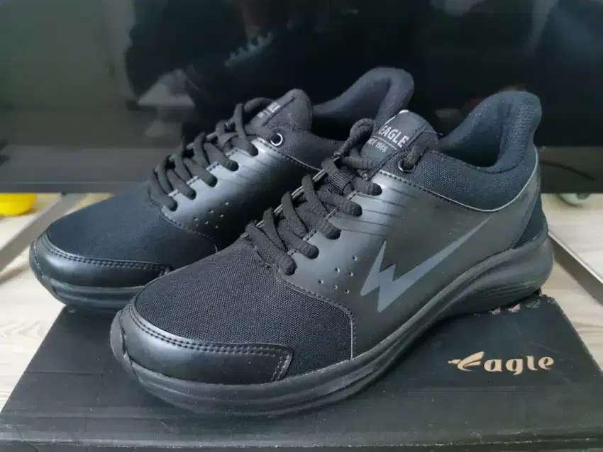 Sepatu Eagle Advan hitam 41