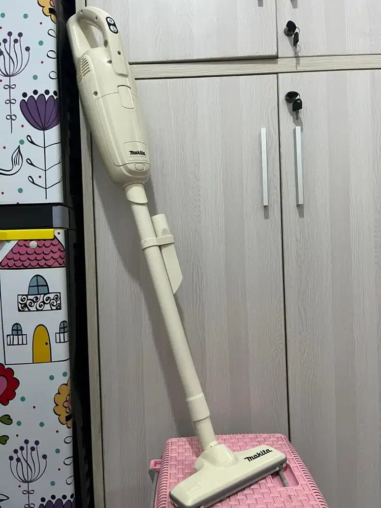 Vacuum cleaner cordless makita