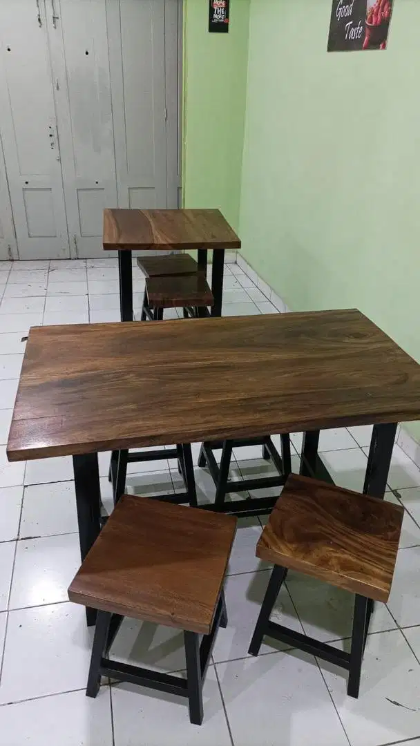 Meja Kayu untuk cafe & Resto kondisi 99 % dan terawat