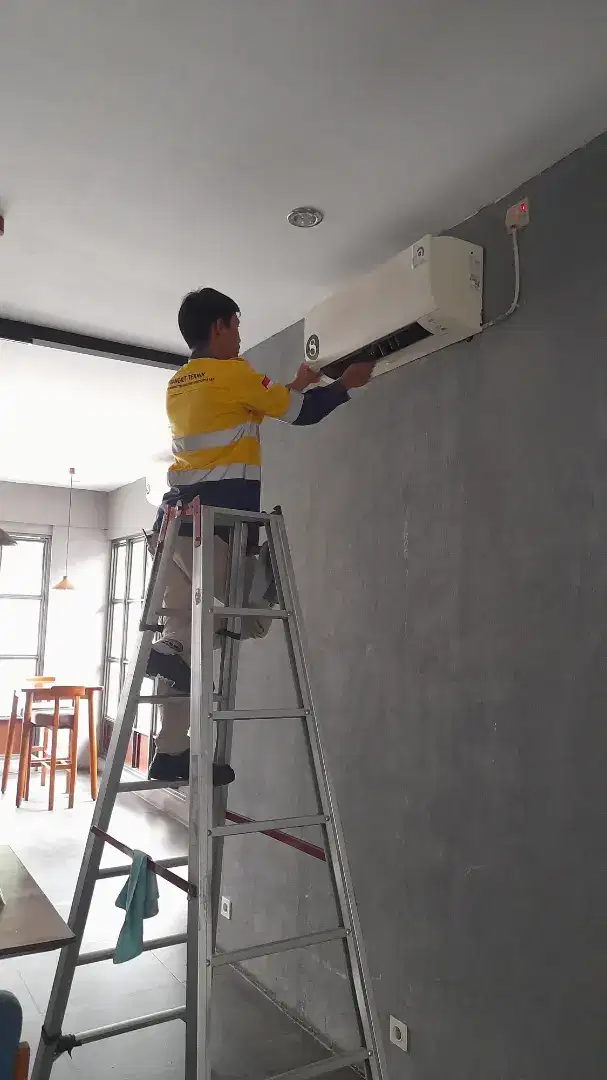 Jasa Bongkar AC Split area Sleman Jogja