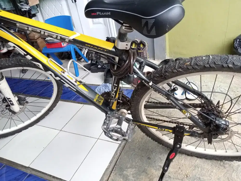 Sepeda gunung mtb GIANT Spirit