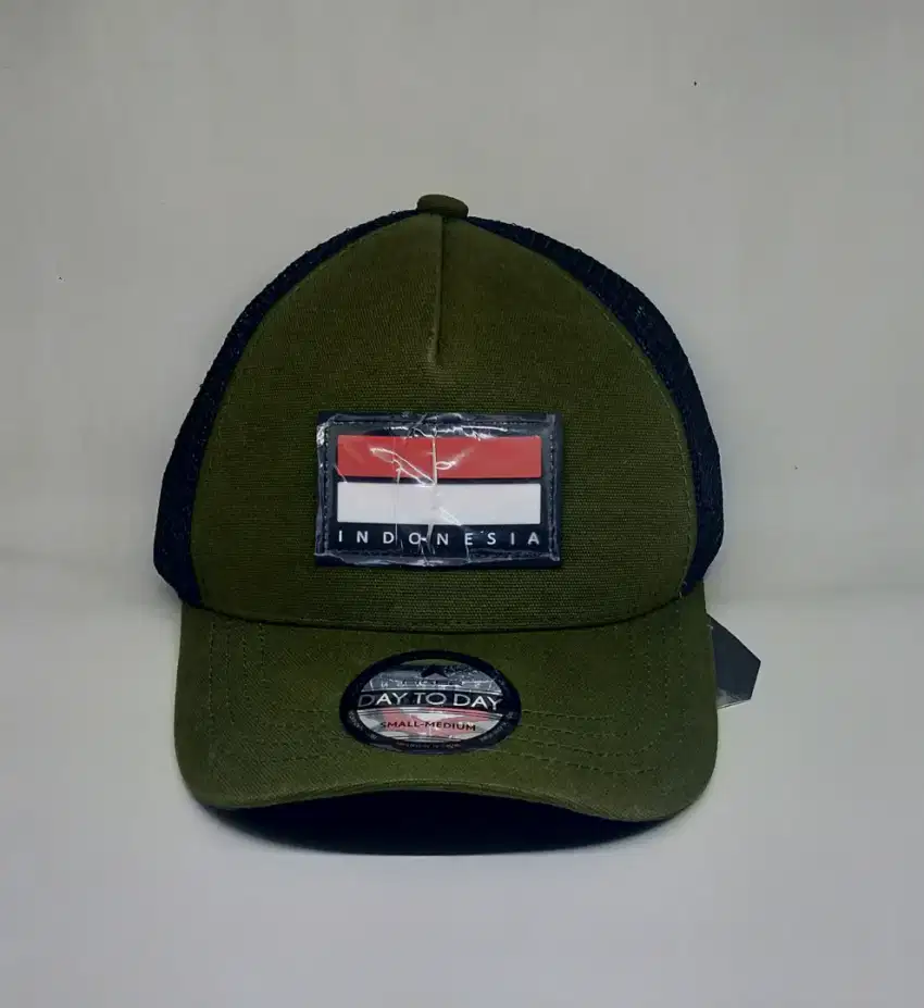 Topi Eiger original warna hijau