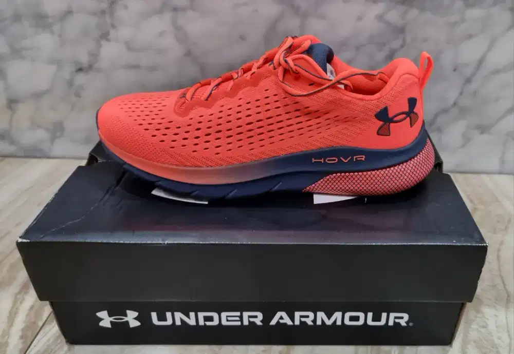 UNDER ARMOUR HOVR TUBULENCE Size 9.5/43