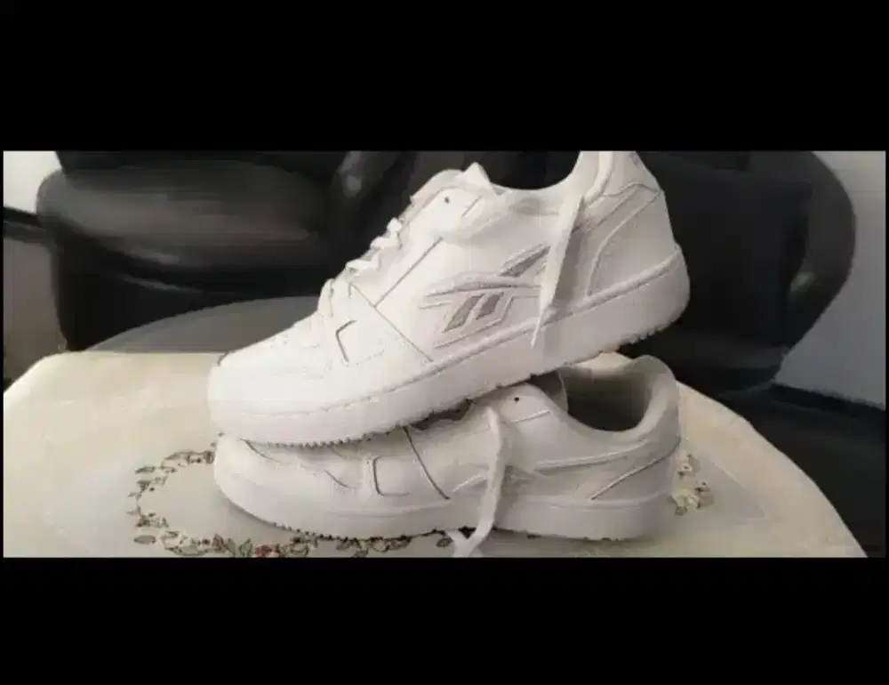 Sepatu rebook original 41