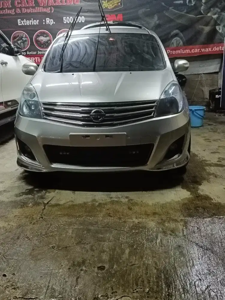 Nisan Gran Livina 1.5ultimate/ AT