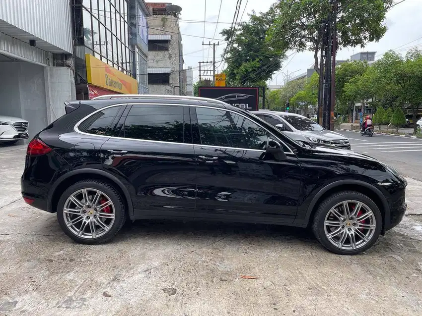DIJUAL PORCHE CAYENNE 4.8 TURBO