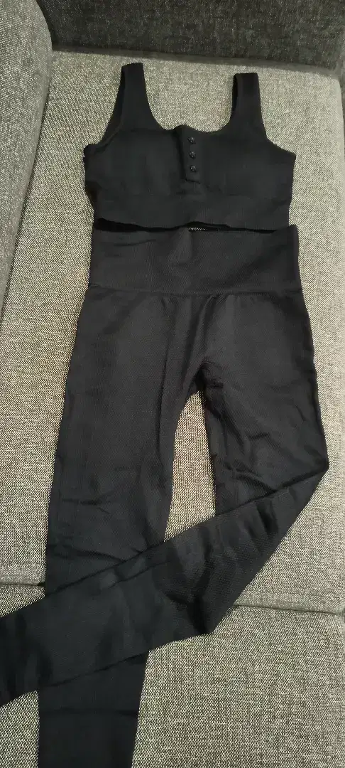Baju olahraga wanita (preloved)