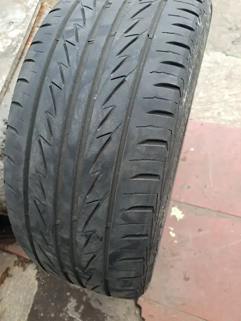 Ban mobil 215 50 17 bridgestone techno sports