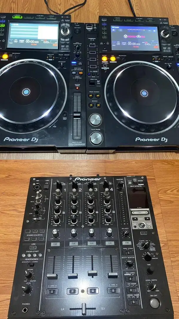 Sale 2 cdj 2000 nexus2 and 1 djm 900 srt