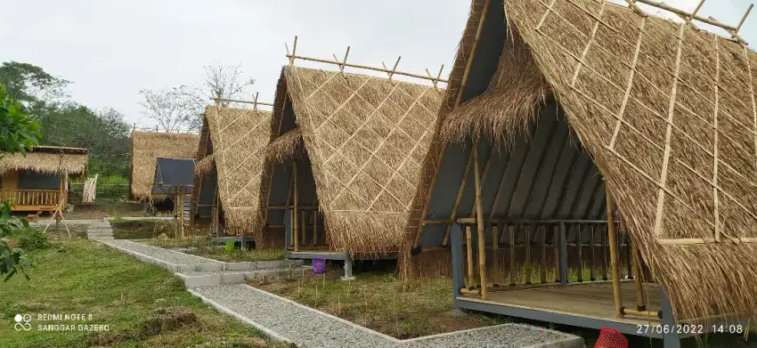 Saung bambu atap alang alang harga permeter persegi