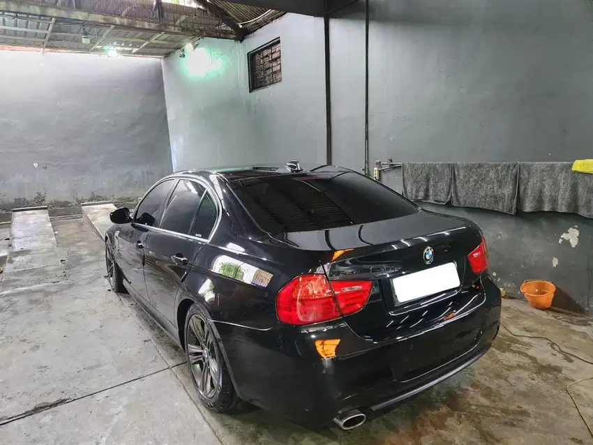 BMW E90 320i LCI i-drive edition A/T Black Istimewa