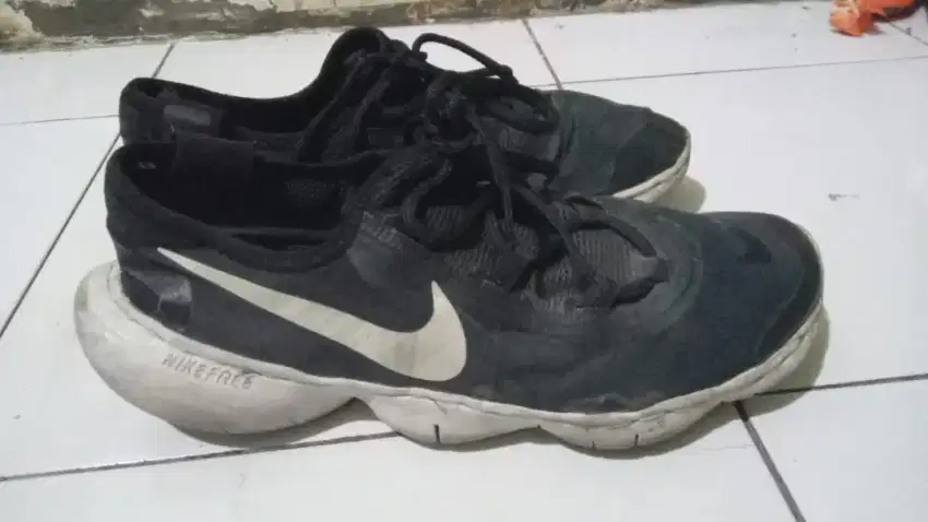 sepatu lari running nike free size 42 Original