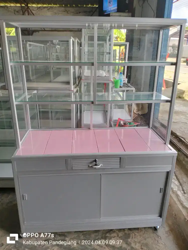 Etalase laris P.120 meja keramik