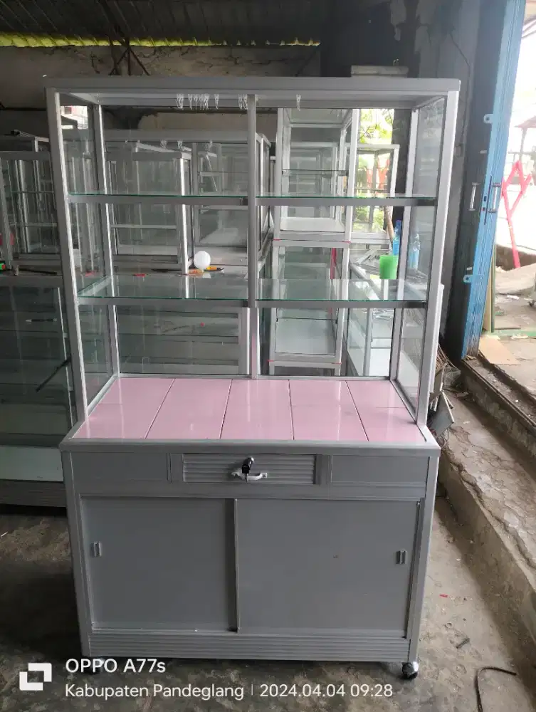 Etalase laris P.100 meja keramik