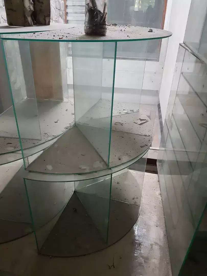 Display lingkaran dari kaca