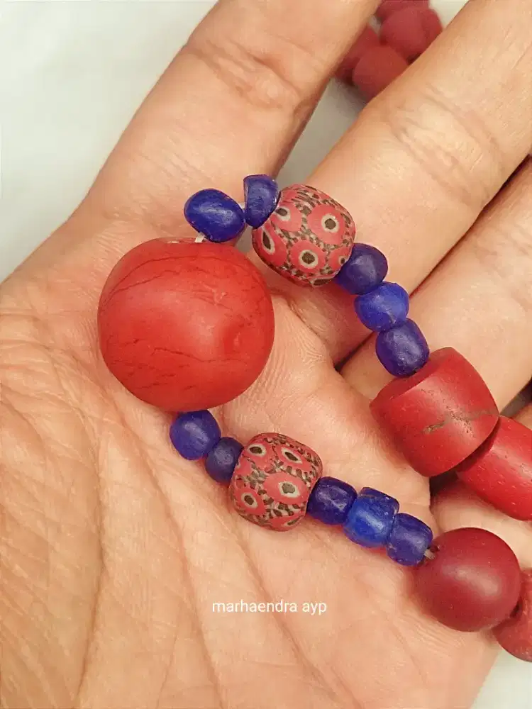 Manik manik kabudhan kuno ori temuan