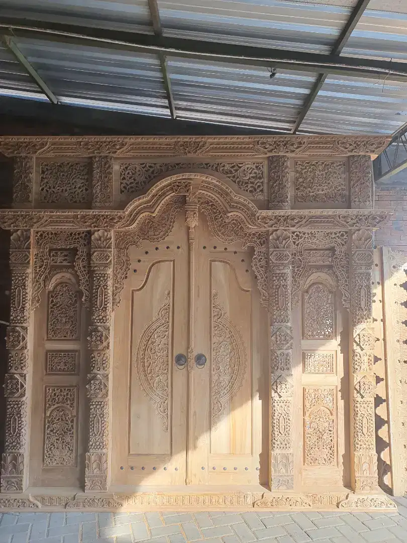 Pintu gebyok lebar 3 tinggi 270 kayu jati tua soko lebar 16 tebal 14