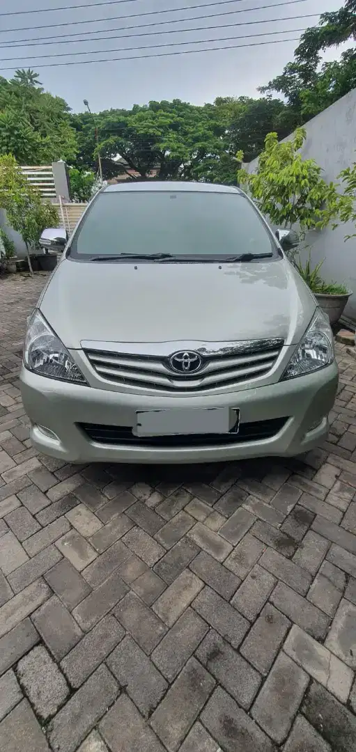 Innova Diesel 2009 tgn 1 an Sendiri plat L sangat terawat